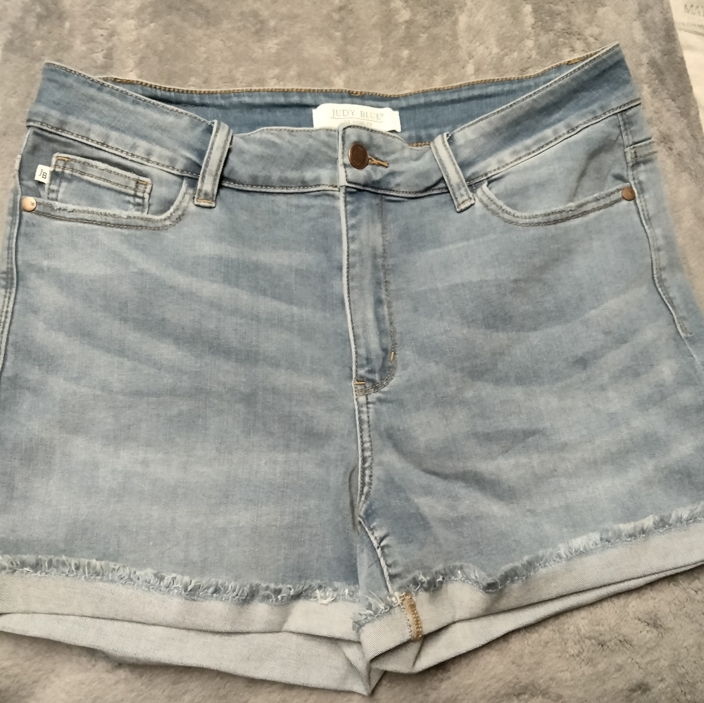 Judy Blue Mid Rise Shorts